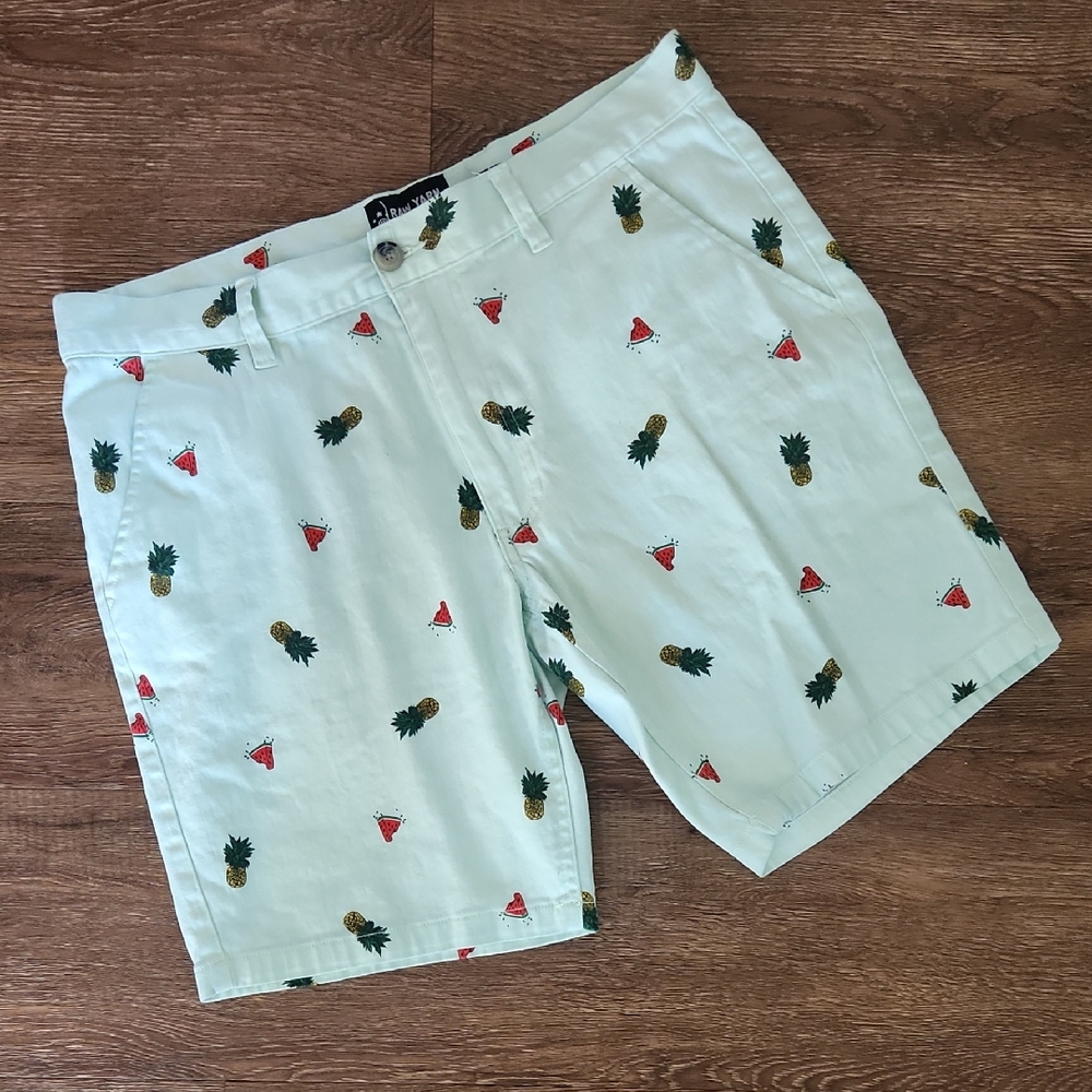 Raw Yarn Industries Stretch Twill Light Green Fruit Print Shorts, size 34